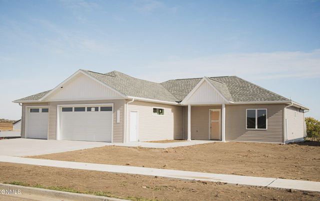 4717 Keeble Drive, Bismarck, ND 58503 property photo