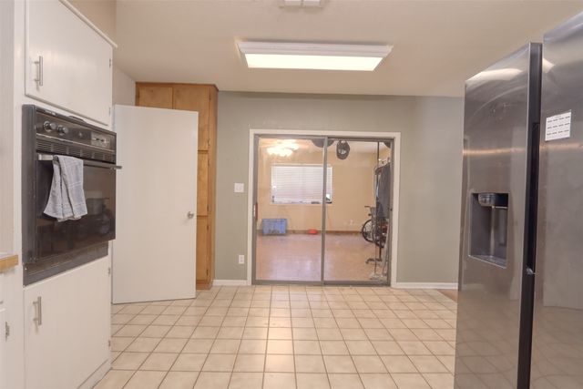 914 S Avenue N, Clifton, TX 76634