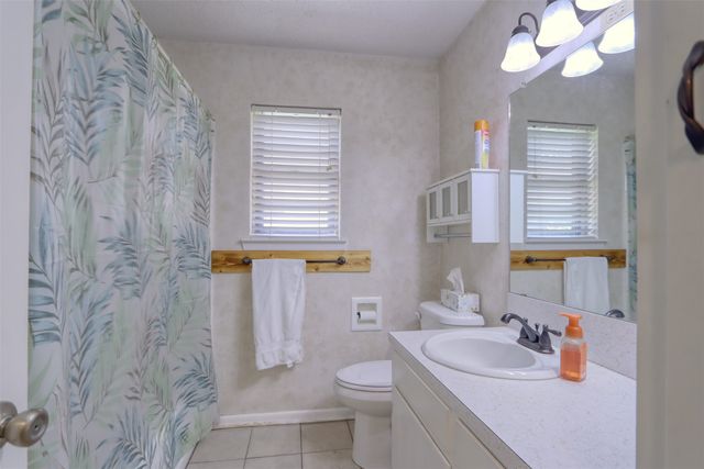 914 S Avenue N, Clifton, TX 76634