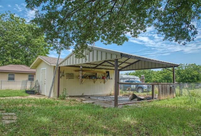 914 S Avenue N, Clifton, TX 76634