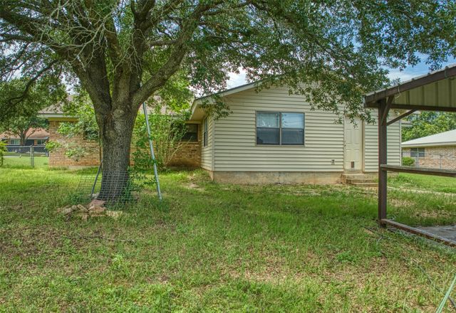 914 S Avenue N, Clifton, TX 76634