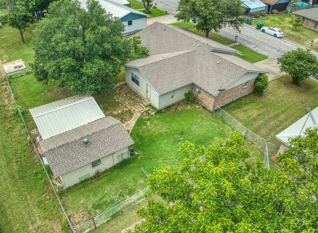 914 S Avenue N, Clifton, TX 76634