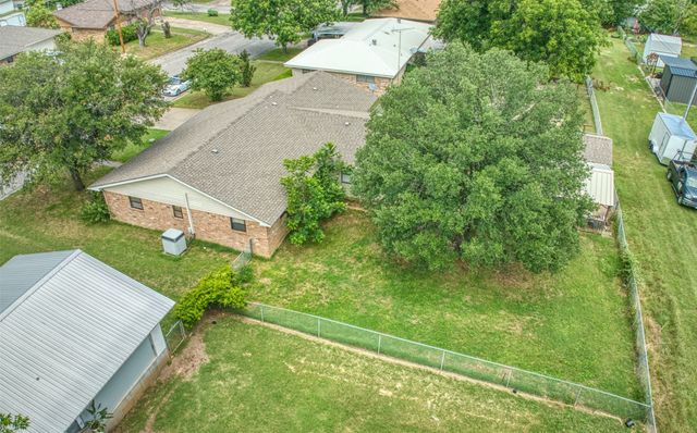 914 S Avenue N, Clifton, TX 76634