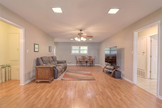 914 S Avenue N, Clifton, TX 76634