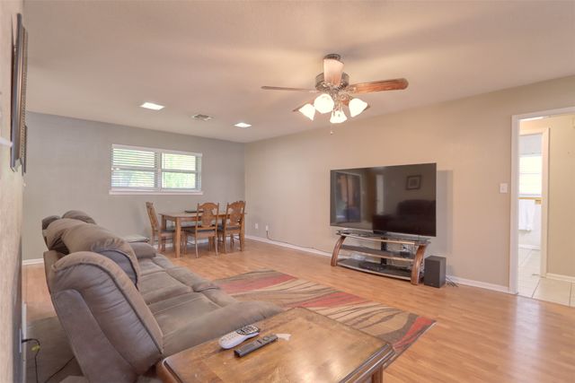 914 S Avenue N, Clifton, TX 76634