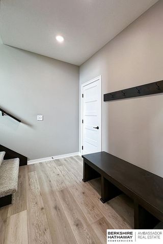 5501 Kestrel Parkway, Elkhorn, NE 68022