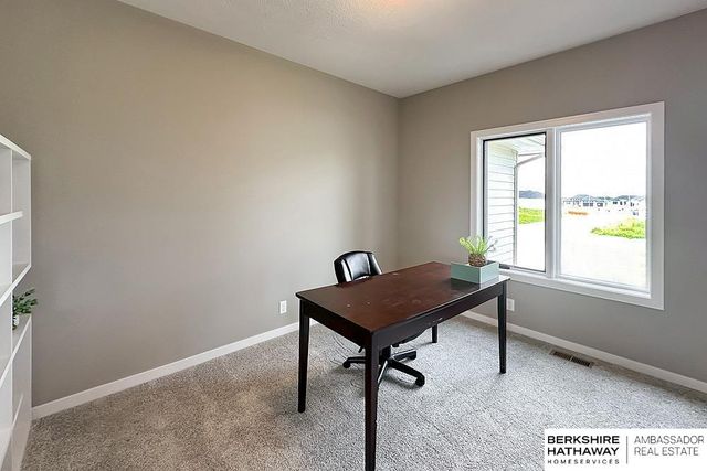 5501 Kestrel Parkway, Elkhorn, NE 68022