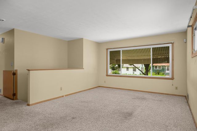 1218 Kent Street N, Saint Paul, MN 55117