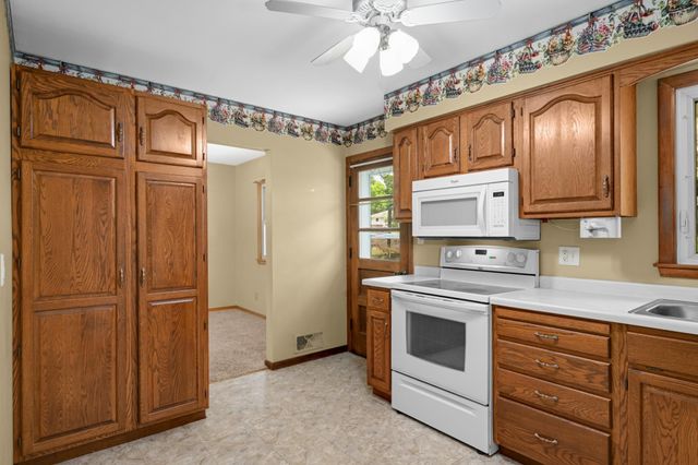 1218 Kent Street N, Saint Paul, MN 55117