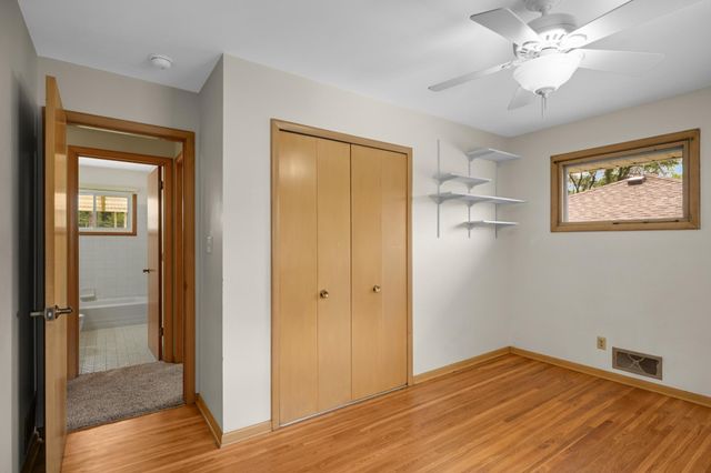1218 Kent Street N, Saint Paul, MN 55117