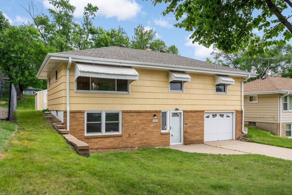 1218 Kent Street N, Saint Paul, MN 55117