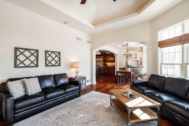 631 Stepping Stone WAY, Pewaukee, WI 53072