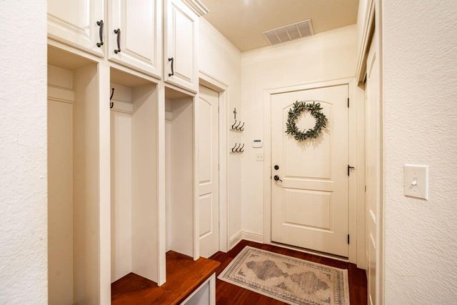 631 Stepping Stone WAY, Pewaukee, WI 53072