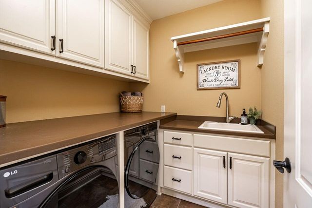 631 Stepping Stone WAY, Pewaukee, WI 53072