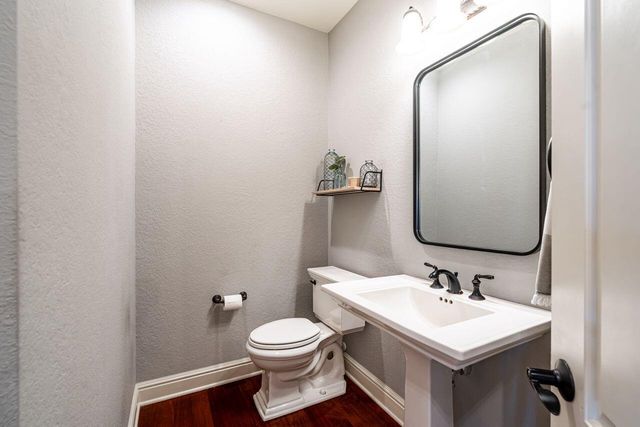 631 Stepping Stone WAY, Pewaukee, WI 53072