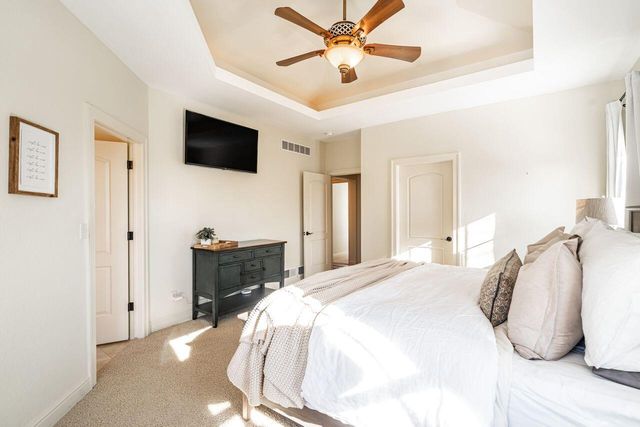 631 Stepping Stone WAY, Pewaukee, WI 53072