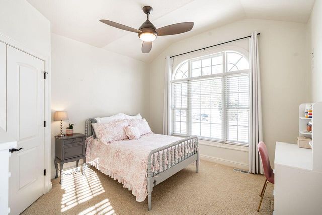 631 Stepping Stone WAY, Pewaukee, WI 53072