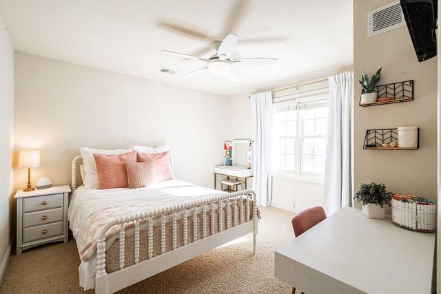 631 Stepping Stone WAY, Pewaukee, WI 53072