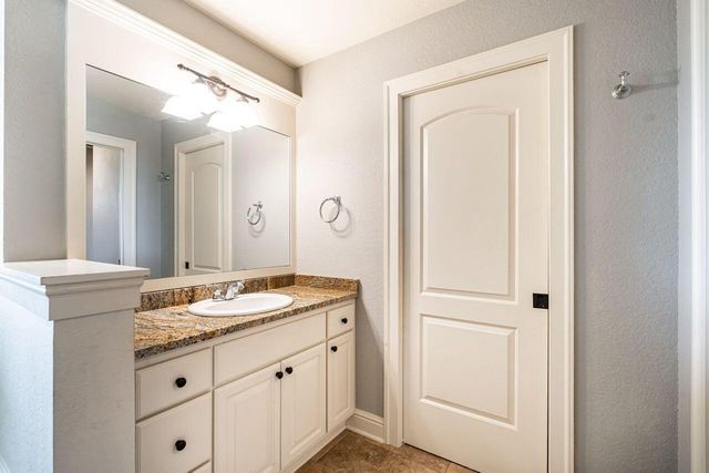 631 Stepping Stone WAY, Pewaukee, WI 53072