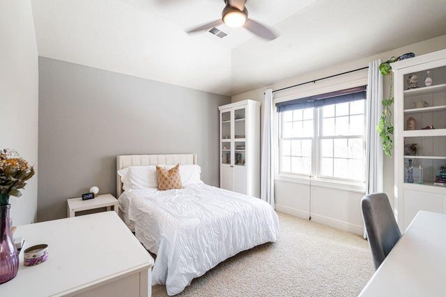 631 Stepping Stone WAY, Pewaukee, WI 53072