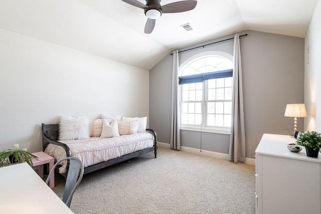 631 Stepping Stone WAY, Pewaukee, WI 53072