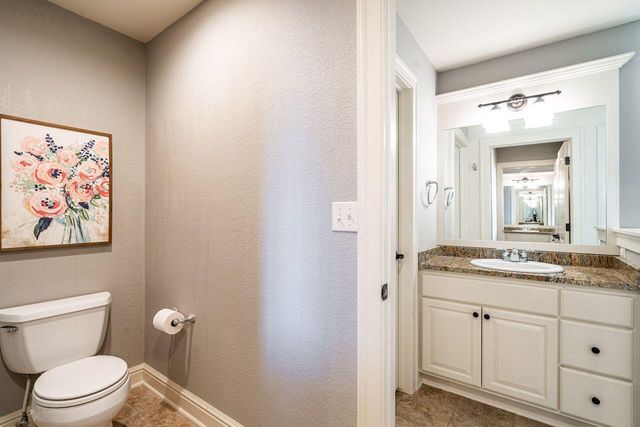 631 Stepping Stone WAY, Pewaukee, WI 53072