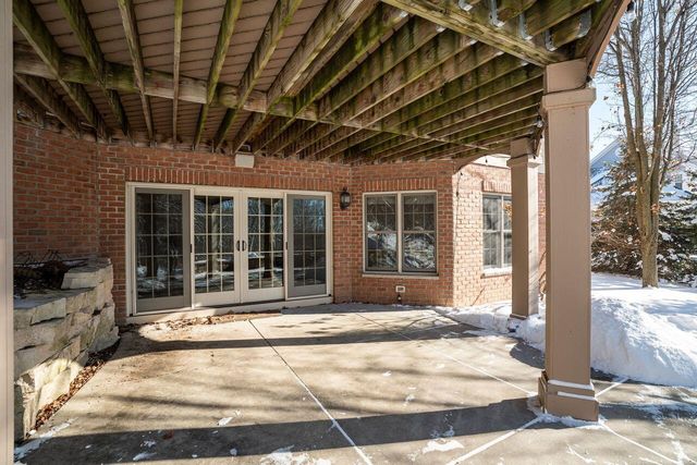 631 Stepping Stone WAY, Pewaukee, WI 53072