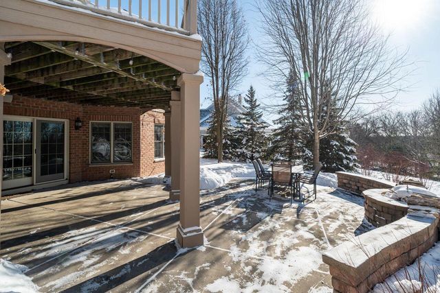 631 Stepping Stone WAY, Pewaukee, WI 53072