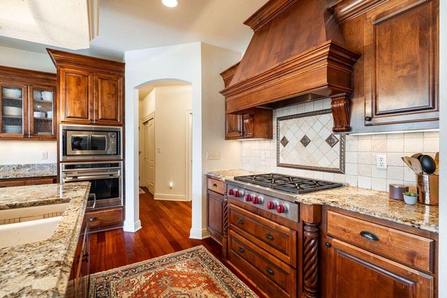 631 Stepping Stone WAY, Pewaukee, WI 53072