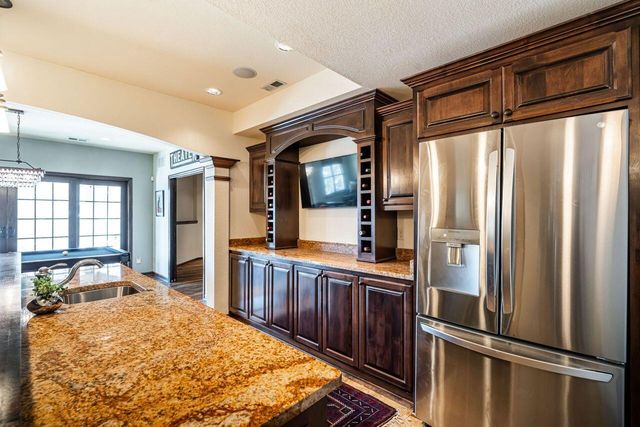 631 Stepping Stone WAY, Pewaukee, WI 53072