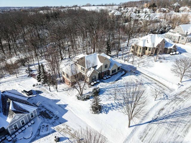 631 Stepping Stone WAY, Pewaukee, WI 53072