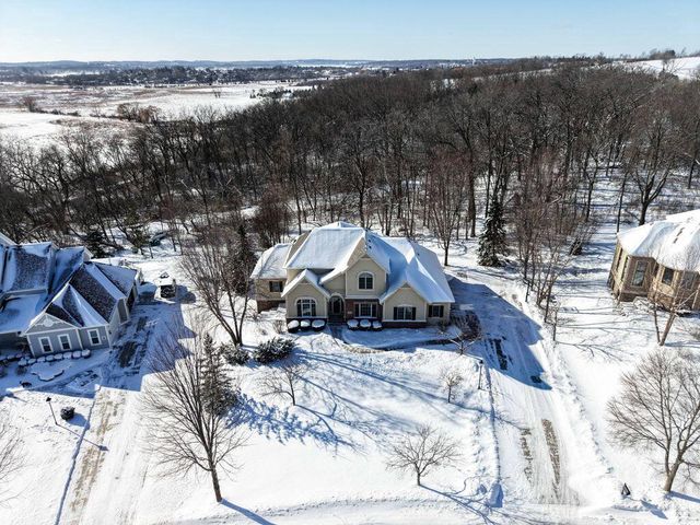 631 Stepping Stone WAY, Pewaukee, WI 53072