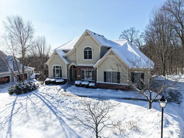 631 Stepping Stone WAY, Pewaukee, WI 53072