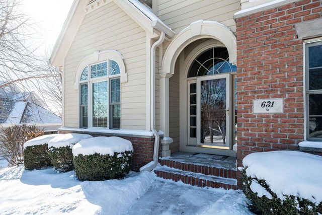 631 Stepping Stone WAY, Pewaukee, WI 53072