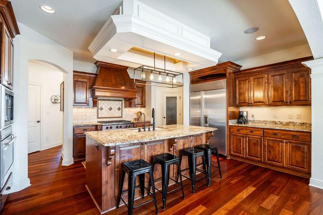 631 Stepping Stone WAY, Pewaukee, WI 53072