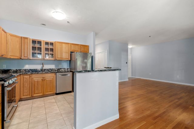 36 Cambridge Road 32, Woburn, MA 01801