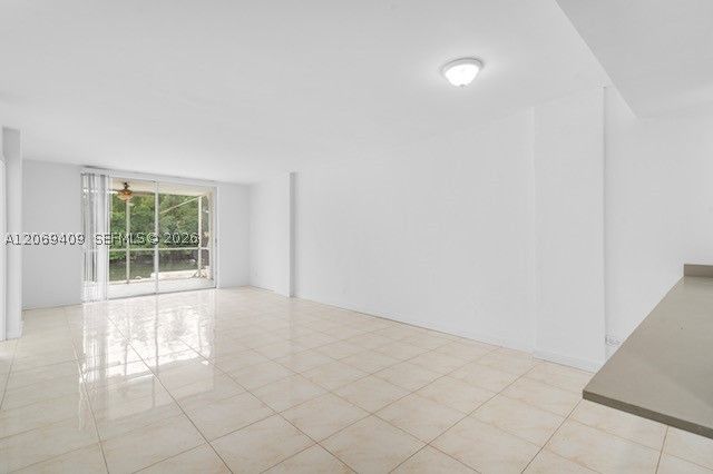 3660 NE 166th St 114, North Miami Beach, FL 33160