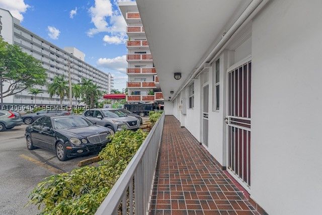 3660 NE 166th St 114, North Miami Beach, FL 33160