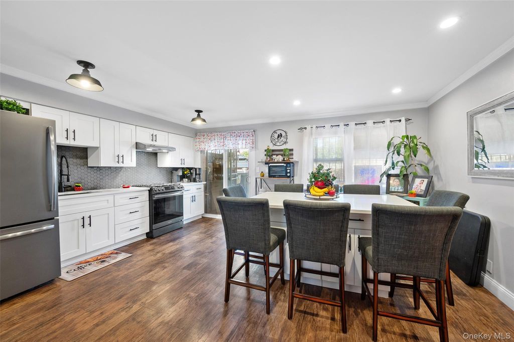 6991 Caldwell Avenue, Maspeth, NY 11378