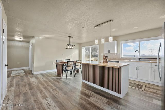 12368 Dry Valley Rd, Loudon, TN 37774