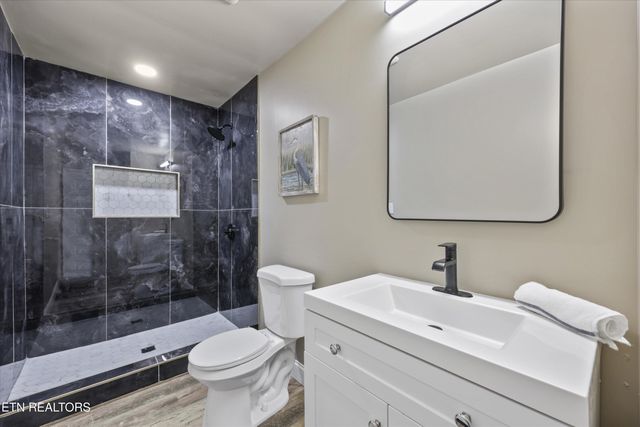 12368 Dry Valley Rd, Loudon, TN 37774