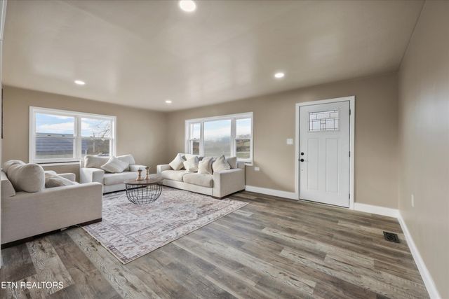 12368 Dry Valley Rd, Loudon, TN 37774