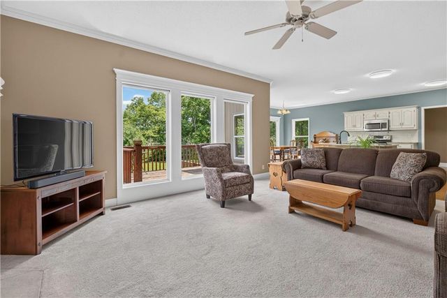 613 SW Derby Drive, Lee's Summit, MO 64081