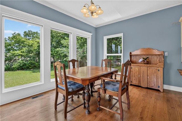 613 SW Derby Drive, Lee's Summit, MO 64081