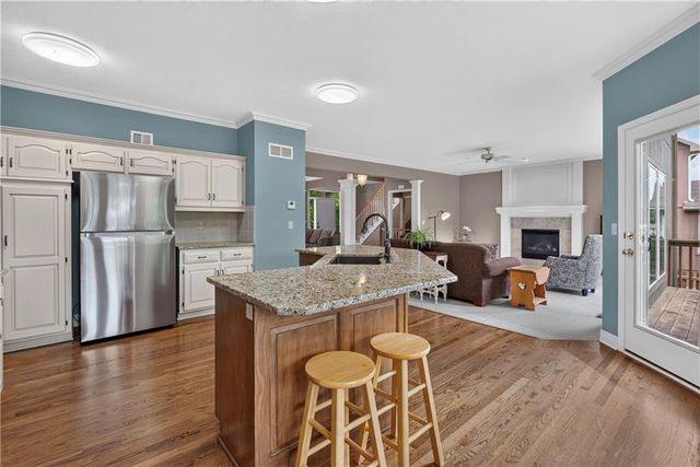 613 SW Derby Drive, Lee's Summit, MO 64081