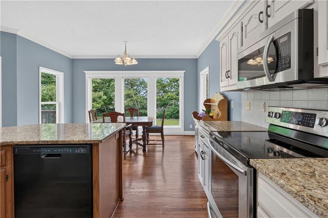 613 SW Derby Drive, Lee's Summit, MO 64081