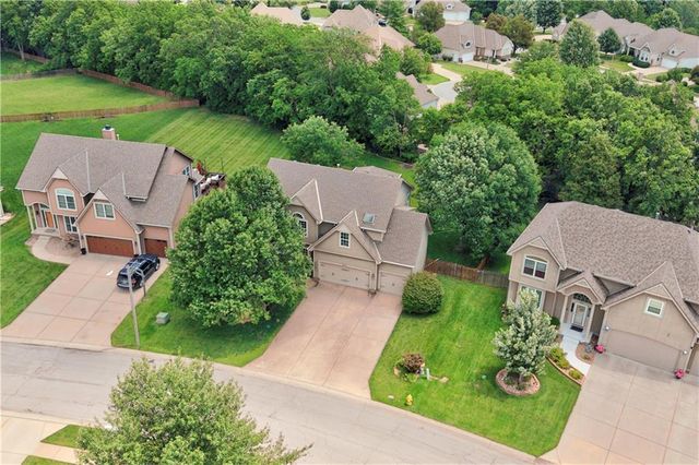 613 SW Derby Drive, Lee's Summit, MO 64081