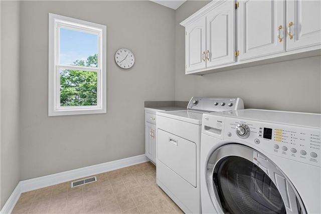 613 SW Derby Drive, Lee's Summit, MO 64081
