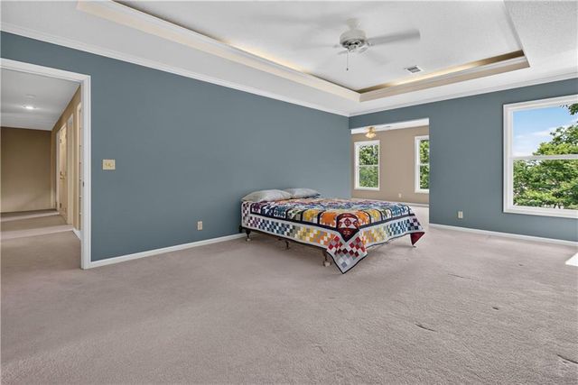 613 SW Derby Drive, Lee's Summit, MO 64081