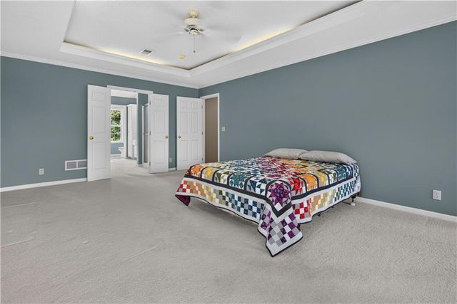 613 SW Derby Drive, Lee's Summit, MO 64081